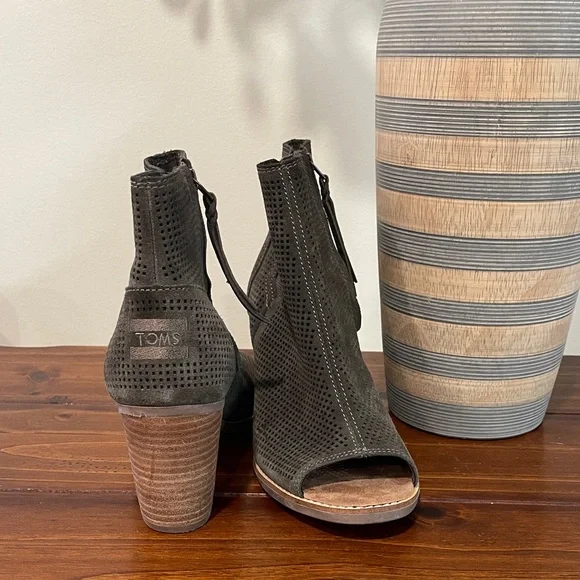TOMS Women's Olive Green Perforated Heeled Boots - Picture 1 of 5